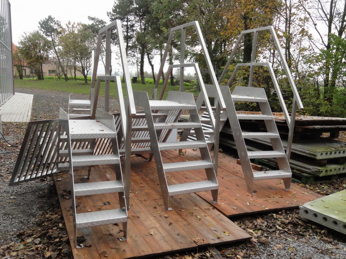 Trappen en platformen - Industriële trap productie overstap - Inox