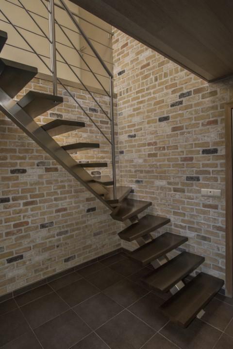 Escalier quart de tour avec 1 limon, marches en bois