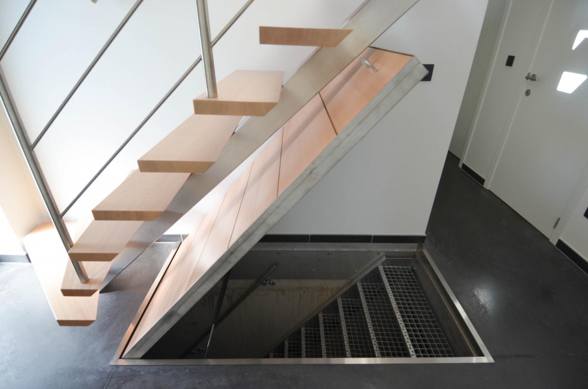 0030114 Kelderluik - Hout - Inox - Manueel - Binnen