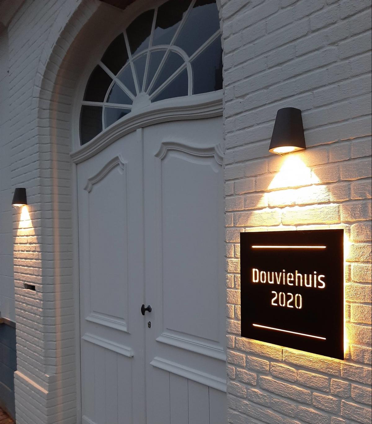 Belettering - Buiten - Plaat - Led - Inox gelakt