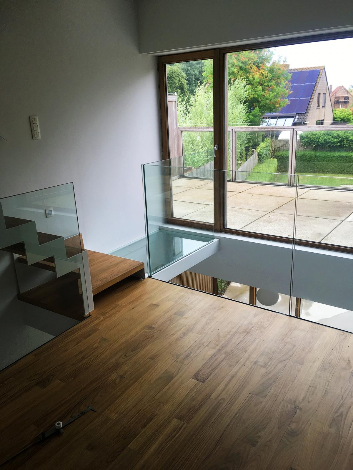 Passerelle - Glazen platform - Staal gelakt - Helder glas