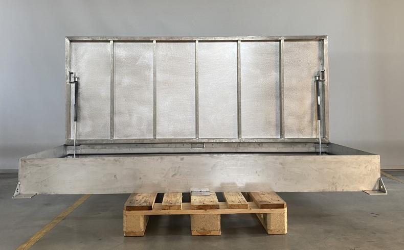 0035484 Kelderluik - Hout - Inox - Manueel - Binnen - Tochtdichting