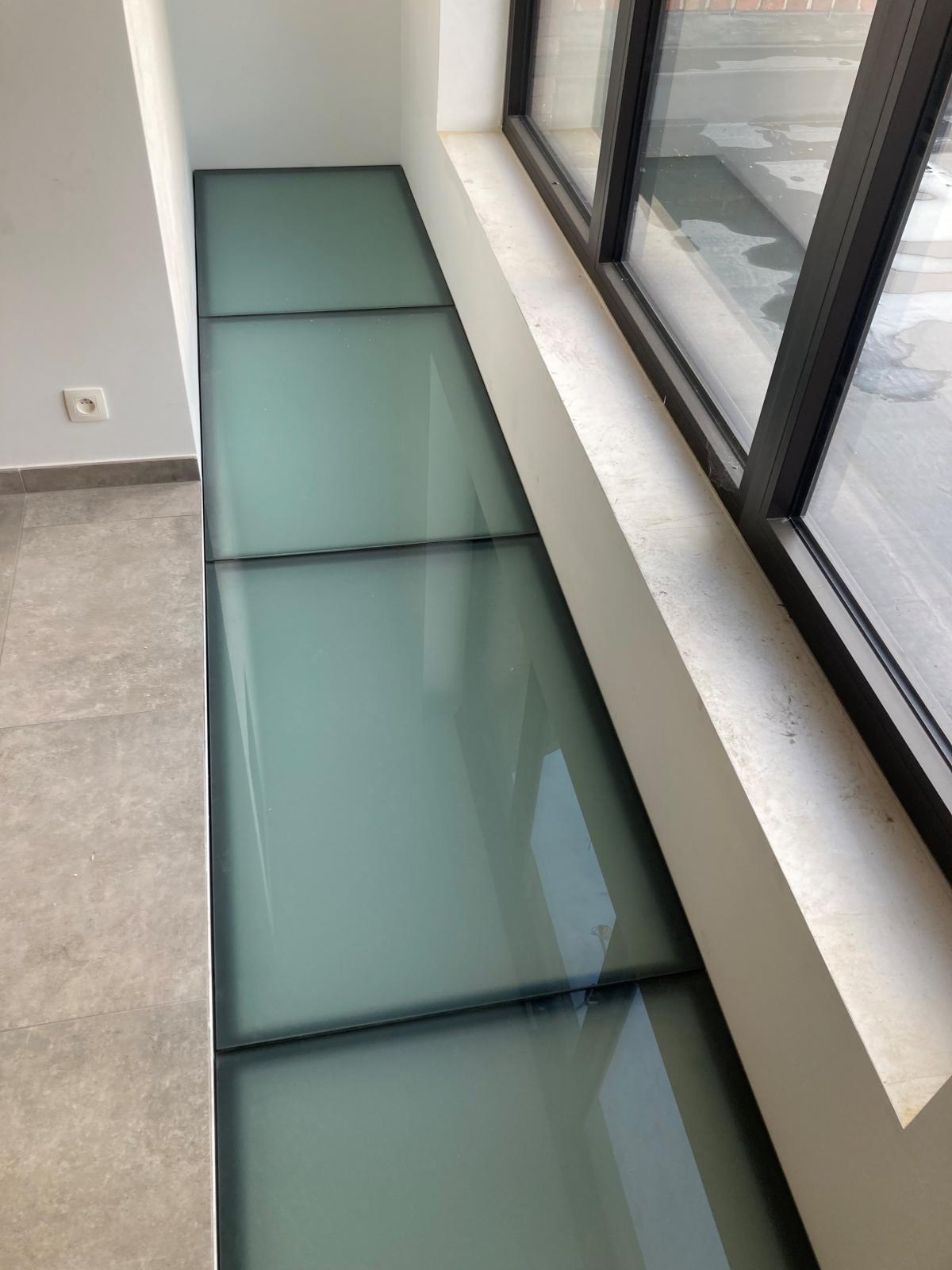 Passerelle - Glazen platform - Inox gelakt - Opaal glas