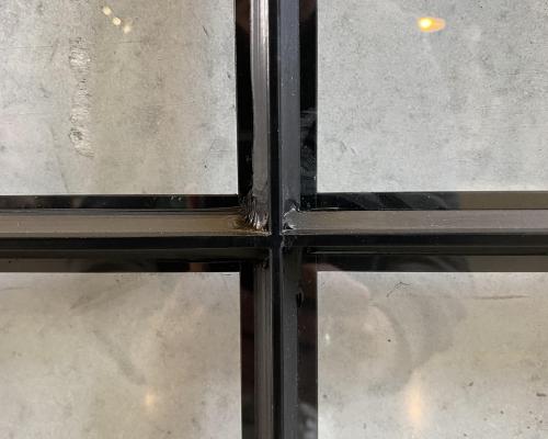 Voorbeeld van een smalle voeg
