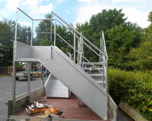 Trappen en platformen - Industriële trap productie overstap - Inox