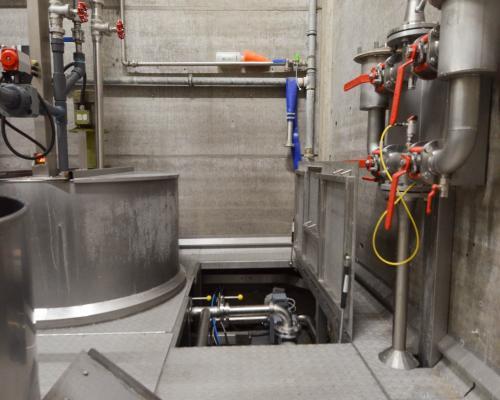 0023582 Vloerluik - Traanplaat - Inox - Binnen - Met gasveren