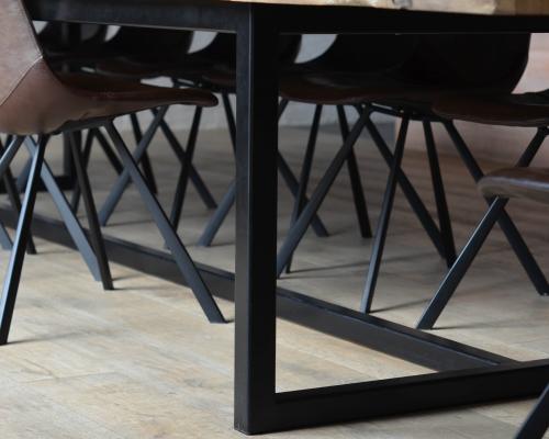 Tafels en onderstellen - Eettafel - Staal gelakt