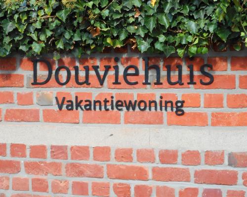 Belettering - Buiten - Losse letters - Inox gelakt