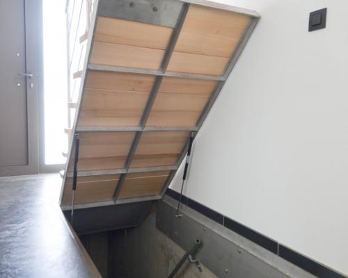 0030114 Kelderluik - Hout - Inox - Manueel - Binnen