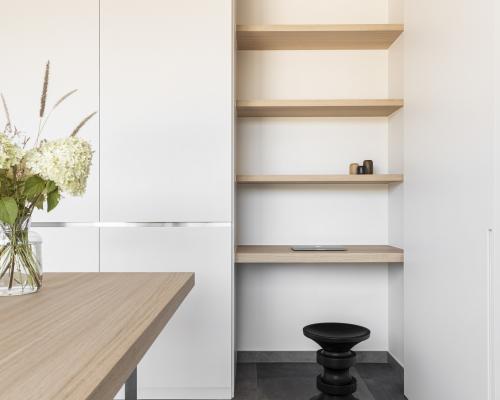 Opbergen - Legbanken + Detail in kasten - Inox rechtlijnig geborsteld