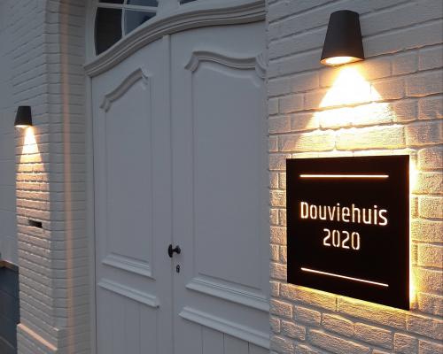 Belettering - Buiten - Plaat - Led - Inox gelakt