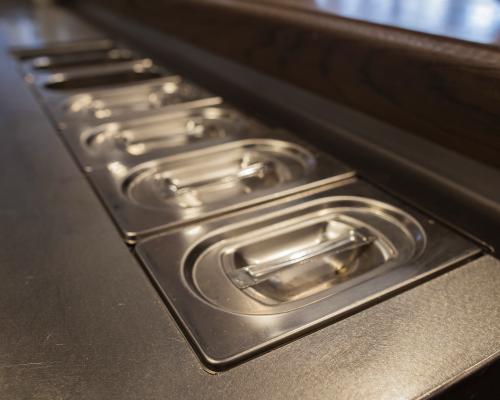 Bar Horeca - Werkblad - Spoelbak - Vershoudbakjes - Opvanggoot - Inox - Excentrisch geschuurd