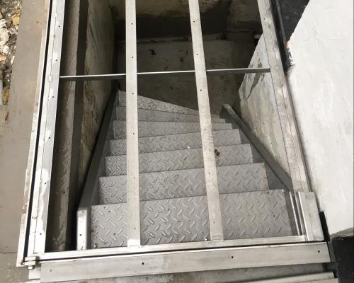 0031455 CARTON Kelderluik - Hout - Inox - Manueel - Buiten + Trap Gaston