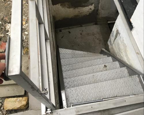 0031455 CARTON Kelderluik - Hout - Inox - Manueel - Buiten + Trap Gaston