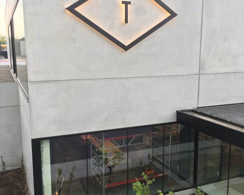 Belettering - Buiten - Logo - Led - Inox gelakt