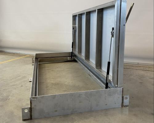 0035095 Kelderluik - Hout - Inox - Manueel - Binnen - Tochtdichting
