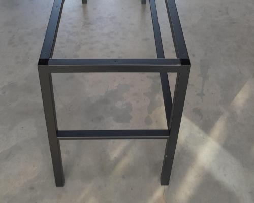 Tafels en onderstellen - Onderstel bartafel - Onderstel etalage tafel - Staal gelakt