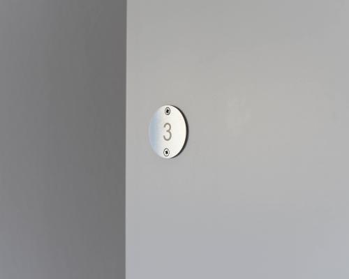 Interieur - Kamernummering - Inox rechtlijnig geborsteld - Gravure