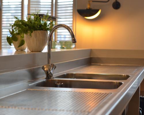 Bar - Werkblad - Spoelbak - Tapinstallatie - Inox - Excentrisch geschuurd