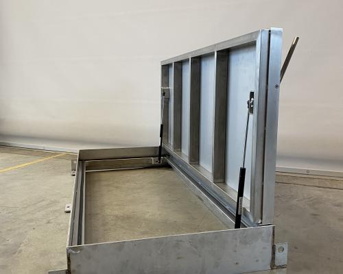 0035095 Kelderluik - Hout - Inox - Manueel - Binnen - Tochtdichting
